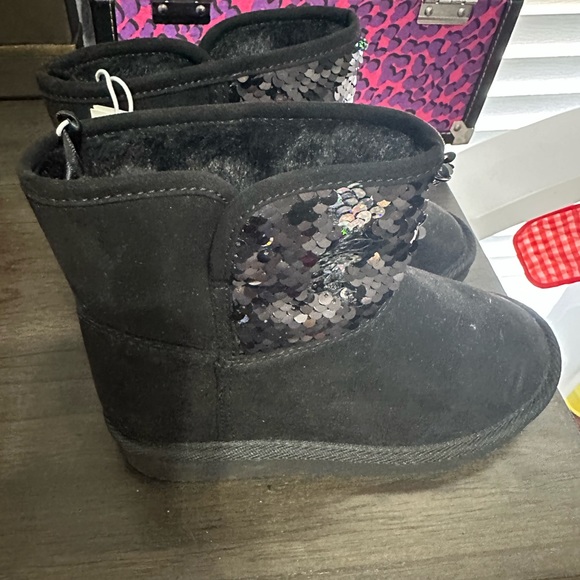 Girls Old Navy Snow boot SIZE 1 - Picture 2 of 3